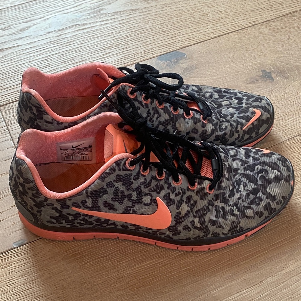 Vintage Y2K Nike Free Women's Black and Coral leopard print Shoes